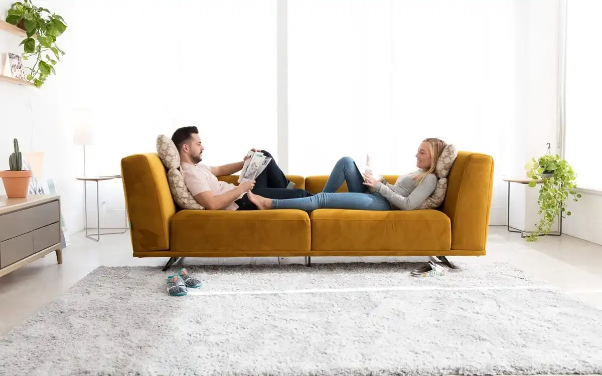 کاناپه بخریم یا مبل راحتی؟ کدام بهتر است؟